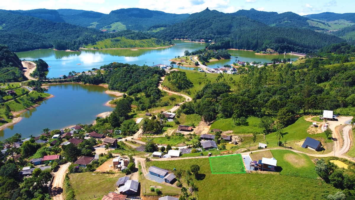 TERRENO COM VISTA DO LAGO EM PALMEIRAS