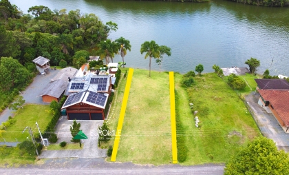 Belo terreno na Represa do Pinhal