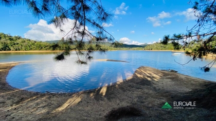 Imóvel com acesso direto ao lago
