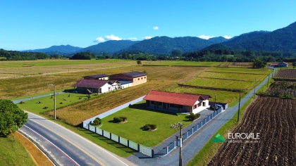 Sua casa em Rio dos Cedros